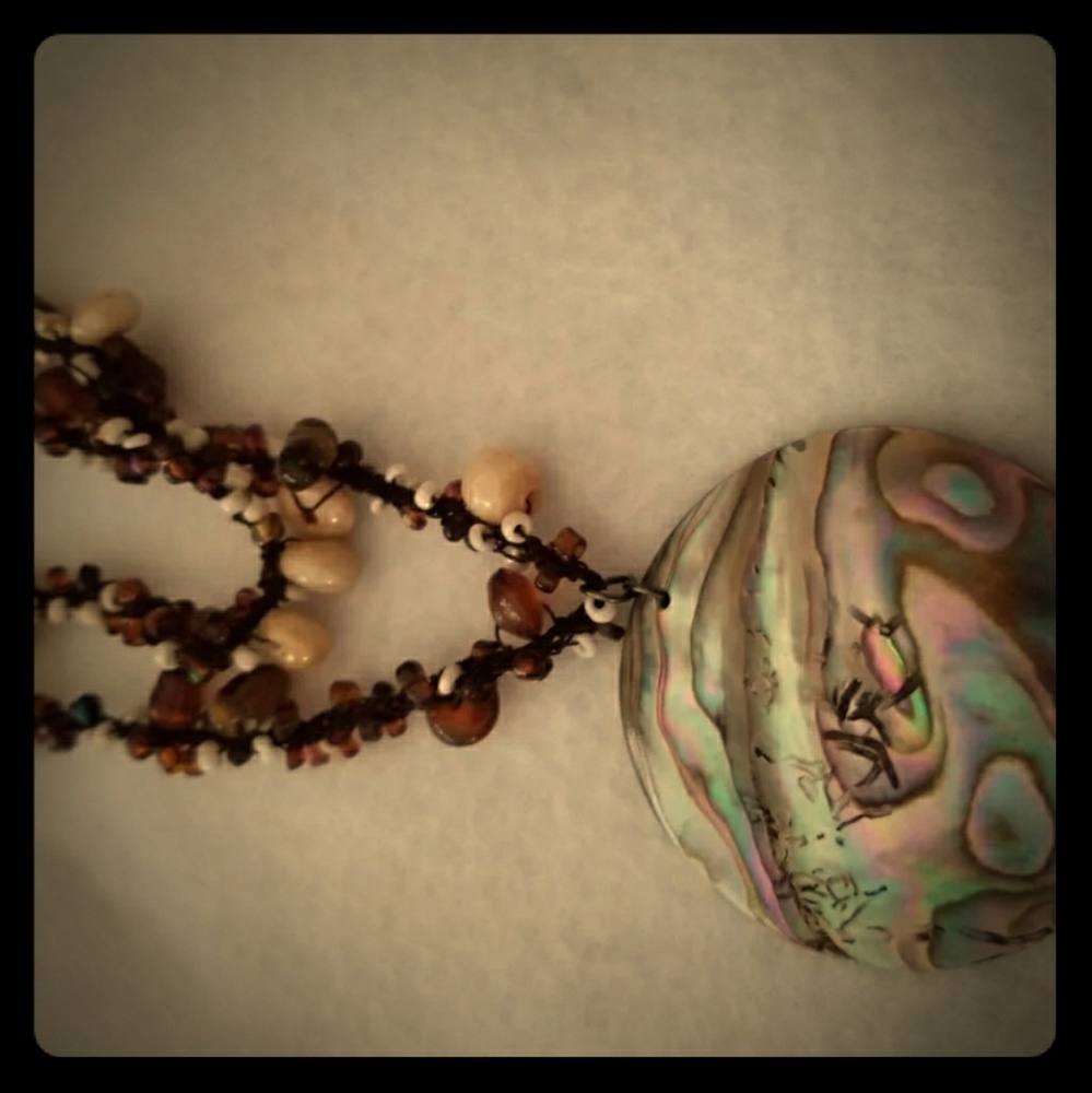 Beaded necklace with pendant